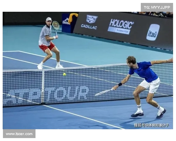 网球比赛淘汰赛精彩纷呈 每一场对决都是荣耀与挑战的较量 网球比赛淘汰赛精彩纷呈 每一场对决都是荣耀与挑战的较量